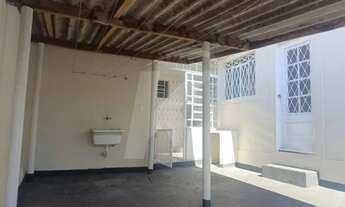 Imagem 3: Casa com 2 quartos, sala, cozinha, 2 banheiros e área de serviço, quintal