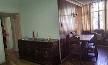 Imagem 5: Apartamento antigo com móveis rústicos (algumas peças de jacarandá)