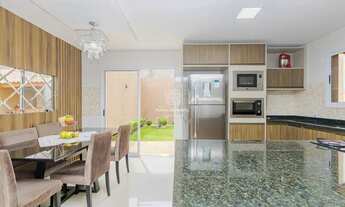 Imagem 2: Sobrado para Venda em Curitiba, Xaxim, 3 dormitórios, 1 suíte, 2 banheiros, 3 vagas