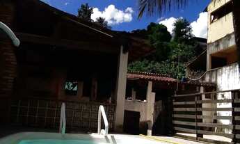 Imagem 2: Casarão com piscina