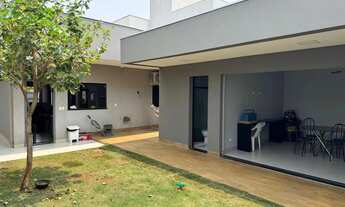 Imagem 7: Imóvel rico em planejados com 2 quartos, sendo 1 suíte