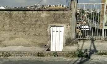 Imagem 5: Casa no jardim industrial divisa com o Barreiro. Casa em rua pública. 180 mil as duas