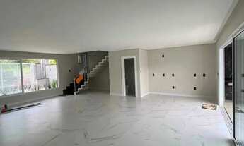 Imagem 3: Sobrado com 3 dormitórios sendo 2 suítes e 1 master e 2 vagas de garagem, Camboriú/SC