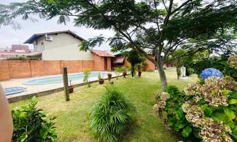 Imagem 3: CASA com 4 DORM. E PISCINA, no centro de Tramandaí, de esquina na rua do FÓRUM