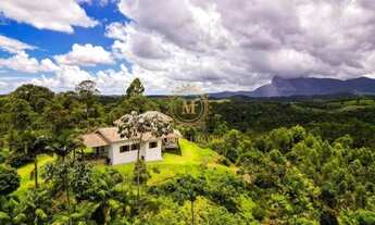 Imagem: Casa com vista direta para Pedra Azul e