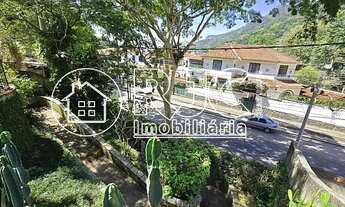 Imagem 6: Imóvel para venda possui 322 metros quadrados com 4 quartos