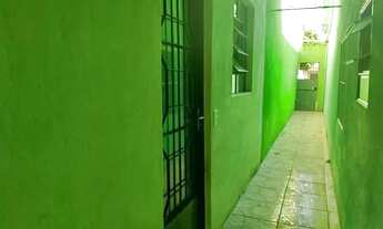 Imagem: Alugo casa com 3 cômodos 550,00franco da