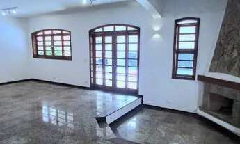 Imagem 4: Casa de condomínio para aluguel tem 350 metros quadrados com 4 quartos