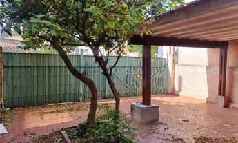 Imagem 2: Casa Antiga, com ótima estrutura com dois quartos, em uma ótima área. Imóvel para Reforma