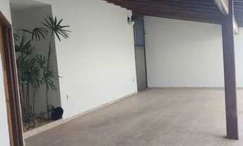 Imagem 5: Casa para venda possui 200 metros quadrados com 4 quartos em Santa Mônica - Uberlândia - M