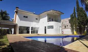 Imagem: Casa de alto padrão com 4 suítes, piscina