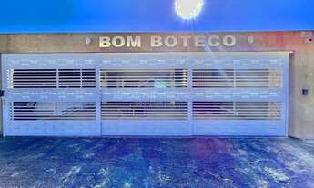 Imagem 2: Imóvel Comercial Completo com Moradia e Suítes para Renda a Poucos do Mar!