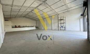 Imagem 3: Aluguel de Barracão Comercial no Jardim Chapadão, Campinas-SP: Pátio livre, 2 banheiros