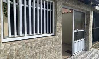 Imagem 2: Casa para venda possui 80 metros quadrados com 2 quartos em Guilhermina - Praia Grande - S