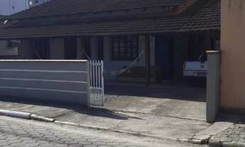 Imagem 2: Casa em Piçarras com piscina, 300mts da praia