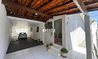 Imagem 2: Casa residencial com 3 quartos disponível para venda no bairro Cazeca em Uberlândia-MG