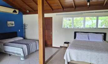 Imagem 2: Casa mobiliada com 4 dormitórios sendo 2 suítes e 3 vagas de garagem em Florianópolis