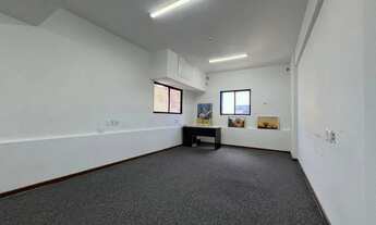 Imagem: Duas amplas, andar alto, 950 cada uma