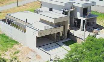 Imagem 4: Linda Casa - Condomínio Residencial Fogaça - 3 Dormitórios - 1 suíte - 250m²