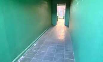 Imagem 3: Vendo casa principal, com 3 quitinetes ao fundo