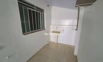 Imagem 5: Ótima casa geminada no centro, 30m², 1 quarto, sala/cozinha e vaga de garagem