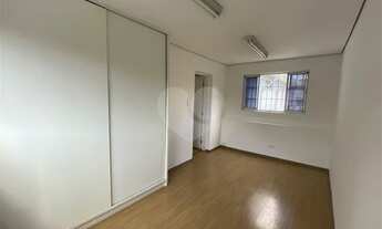 Imagem 3: Excelente e amplo sobrado comercial, medindo 7,80 frente com 28 metros de fundo, possui 10