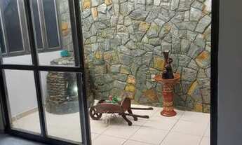 Imagem 4: Casa para venda possui 200 metros quadrados com 4 quartos em Santa Mônica - Uberlândia - M