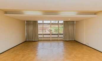 Imagem 7: EM FRENTE A SANTA CASA