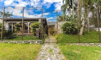 Imagem 3: Casa ampla com 6 dormitórios no Centro Cívico