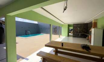 Imagem 6: Casa de esquina com piscina