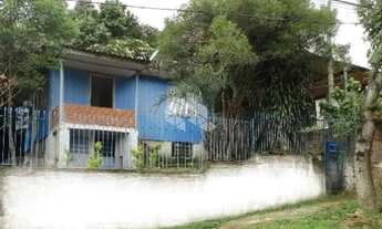 Imagem: Casa de madeira com 2 dormitórios em terreno