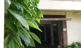 Imagem 3: CASA / SOBRADO 5D e 10 vagas 3 Banheiros - Pátio enorme c/ Jacuzi e Pergolado - Living 3 a