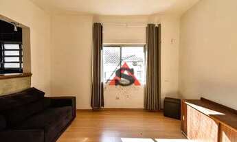 Imagem 3: Apartamento espaçoso, arquitetura moderna e com alguns móveis (sofá, todos os armários da