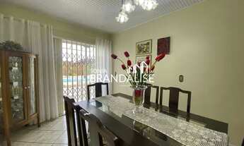 Imagem 6: Casa ampla com 4 dormitórios (sendo 1 suíte com closet) e 5 vagas de garagem!