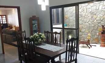 Imagem 2: Casa para venda possui 200 metros quadrados com 4 quartos em Santa Mônica - Uberlândia - M