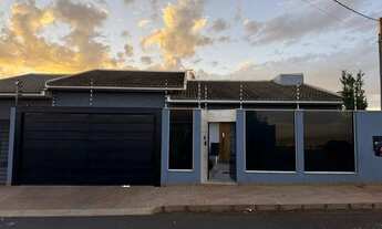 Imagem: Casa à venda, Exclusiva com Piscina e Energia