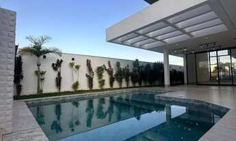 Imagem 4: Sobrado Condomínio Florais da Mata para venda possui 436 metros quadrados com 4 quartos