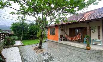 Imagem: Casa de esquina com 3 quartos- Garopaba/SC