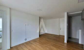 Imagem 4: Apartamento com 2 quartos, sendo 1 suíte, sacada com churrasqueira e elevador no bairro Ce