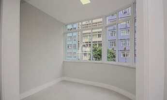 Imagem 5: Três quartos finamente reformado com vaga na escritura em Copacabana