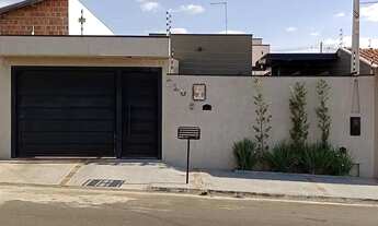 Imagem: Casa, jardim primavera recém construída