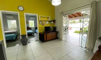 Imagem: Vendo Bela Casa em Amplo Terreno com Piscina