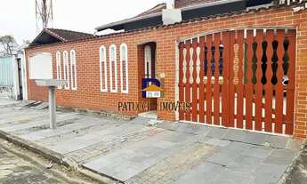 Imagem: Linda Casa com Piscina Próximo ao Mar