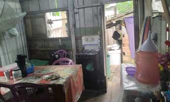 Imagem 5: Casa simples De madeira com todos móveis