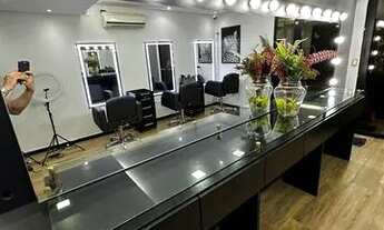 Imagem: SALÃO DE BELEZA PERFEITO PRONTO PARA TRABALHAR