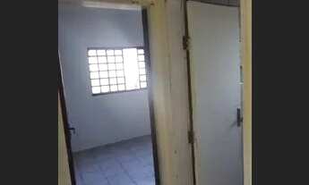 Imagem 2: Alugo casa 2 quartos cozinha banheiro entrada independente + garagem