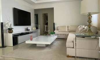 Imagem: Apartamento reformado, 330m² útil, UM