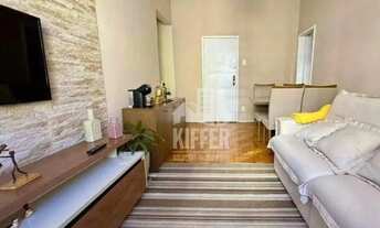 Imagem: Amplo apartamento com pé-direito alto arejado