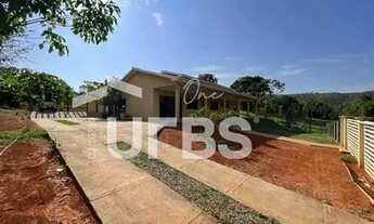 Imagem 3: Casa térrea à venda no Condomínio Águas da Serra- Hidrolândia frente para o lago de pesca