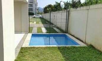 Imagem 7: EXCELENTE CASA COM 3 SUITES, DESIGN CONTEMPORÂNEO. ÁREA EXTERNA COM PISCINA. CONDOMINIO CO